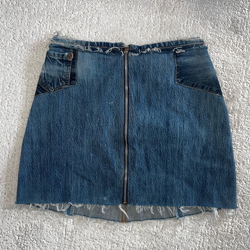 Levi’s Re/Done Denim Patchwork Mini Skirt Front Zip Distressed Upcycled Sz 24